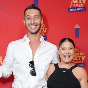 SANTA MONICA, CALIFORNIA: In this image released on June 5, (L-R) Alexei Brovarnik and Loren Brovarnik win the Best Reality Romance at the 2022 MTV Movie & TV Awards: UNSCRIPTED at Barker Hangar in Santa Monica, California and broadcast on June 5, 2022. (Photo by Presley Ann/Getty Images for MTV)