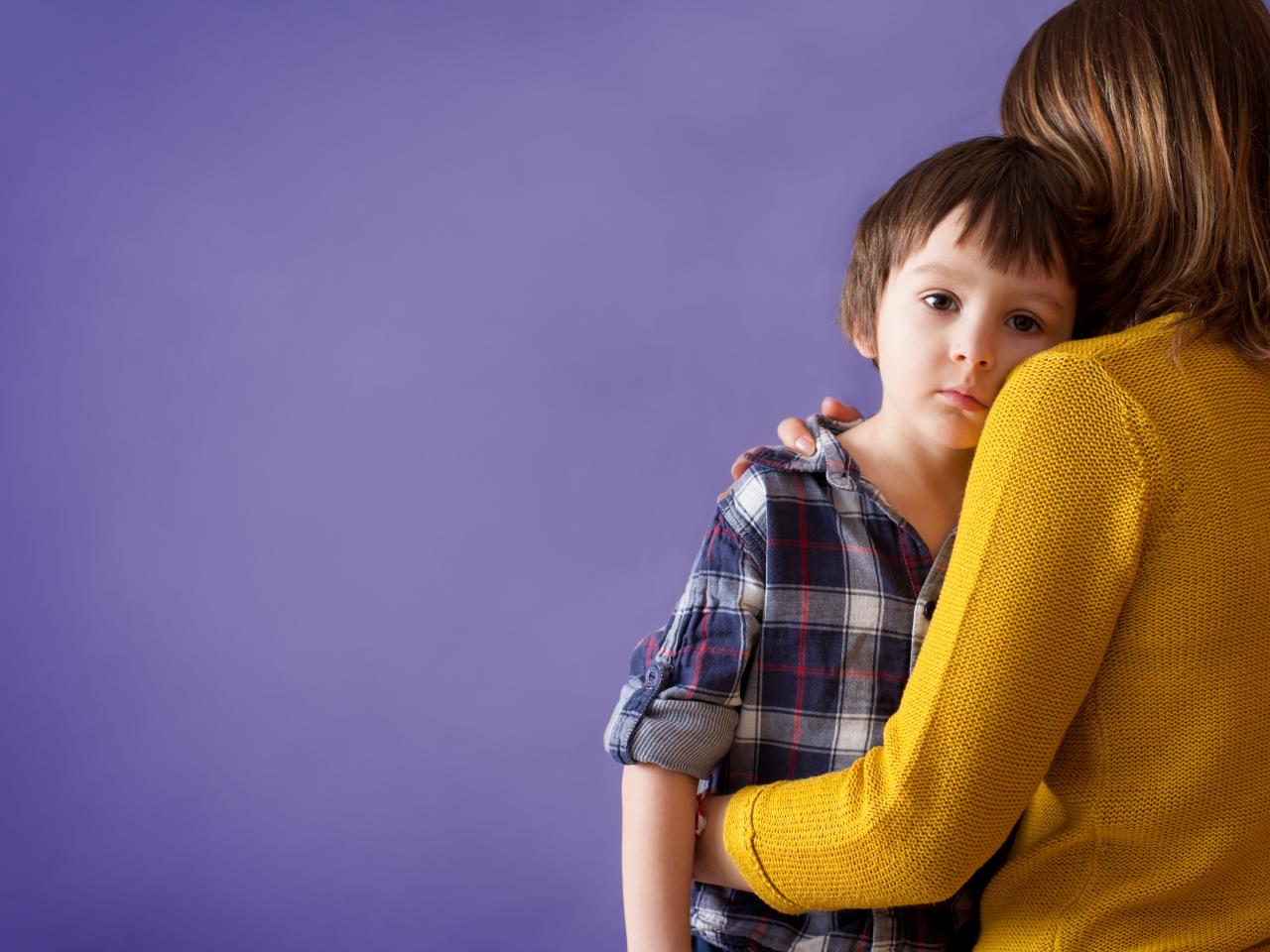 Why You Shouldn't Force Your Child to Hug, Parenting