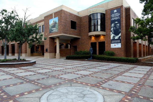 Iowa town's closed Bob Feller Museum will become city hall, Iowa-Illinois-Wisconsin