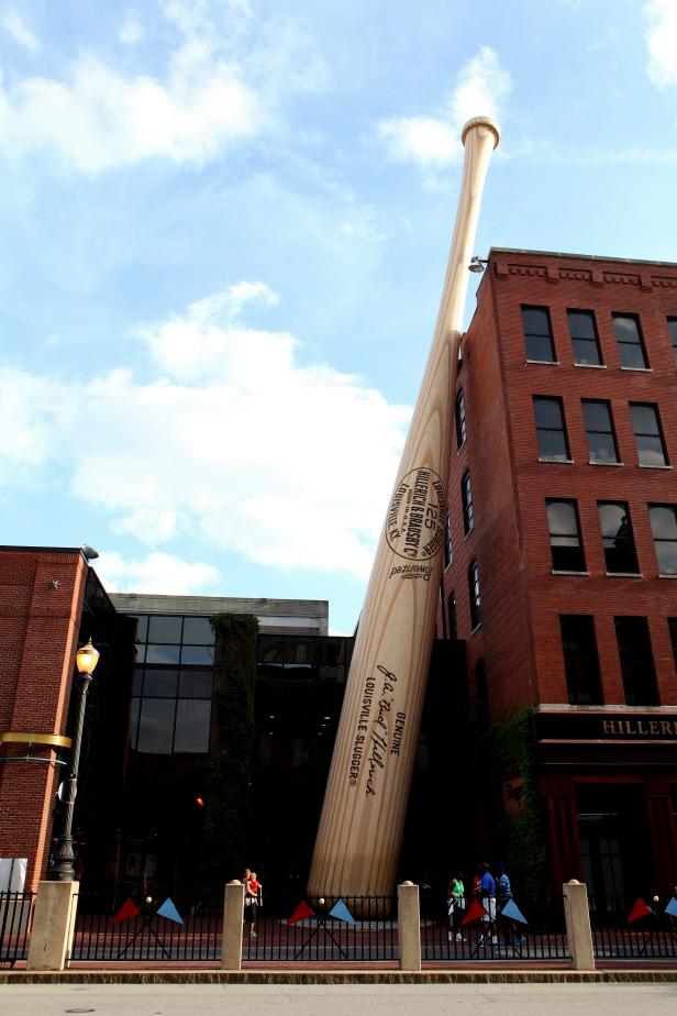 Louisville Slugger Museum Factory 125 Souvenir 18 Mini Baseball Bat -  Sports & Outdoors, Facebook Marketplace