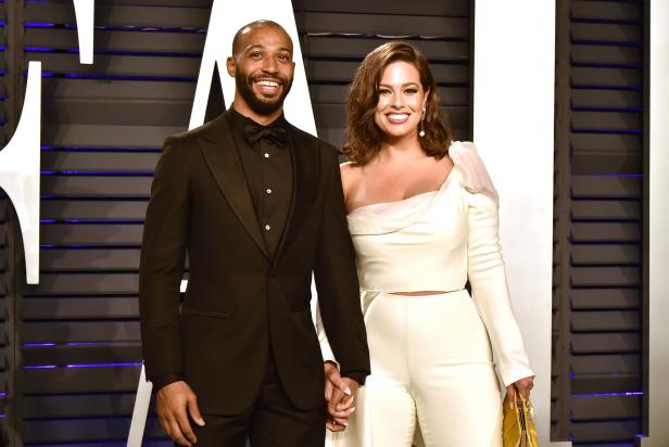 BEVERLY HILLS, CALIFORNIA - FEBRUARY 24: Justin Ervin and Ashley Graham attend the 2019 Vanity Fair Oscar Party at Wallis Annenberg Center for the Performing Arts on February 24, 2019 in Beverly Hills, California. (Photo by David Crotty/Patrick McMullan via Getty Images)