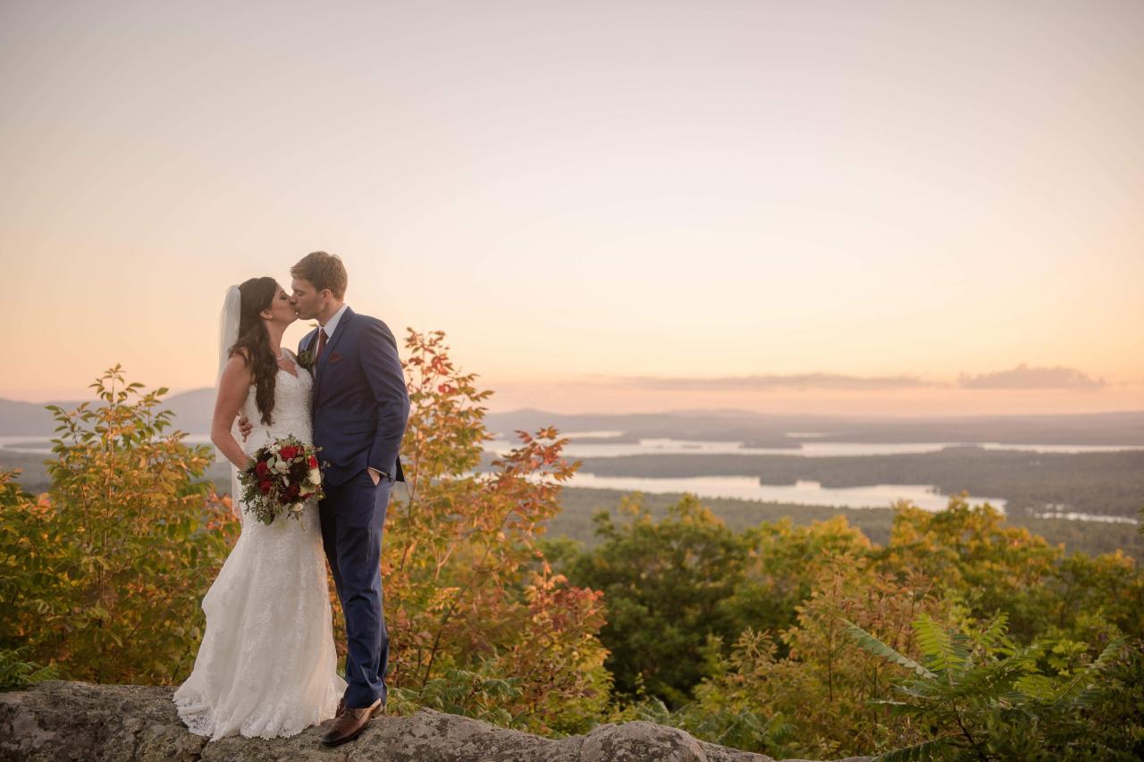 https://tlc.sndimg.com/content/dam/images/tlc/tlcme/fullset/2019/9/24/TLCMe_FallFoliage-CastleintheClouds-CouplewithTrees-NewHampshire_Marina%20Zinovyeva%20Photography_s4x3.JPG.rend.hgtvcom.1280.853.suffix/1569355986789.jpeg