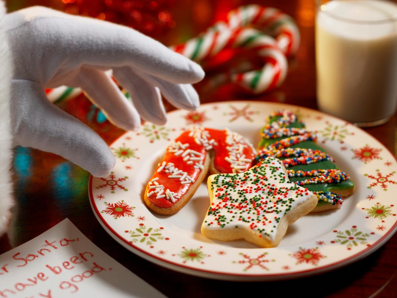 The Cutest Santa Plates You ll Treasure Forever How to Holiday TLC