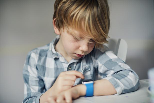 https://tlc.sndimg.com/content/dam/images/tlc/tlcme/fullset/2021/september/Lead-kid-friendly-contact-devices-GettyImages-958737438.jpg.rend.hgtvcom.616.411.suffix/1630594035217.jpeg
