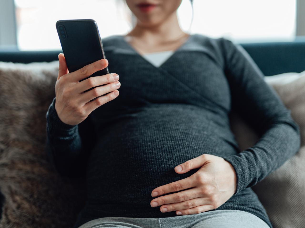 Rise in Depression Among Pregnant Women Linked to Social Media Usage