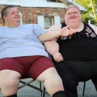 Chris and Tammy sit outside before their bariatric doctor appointment.