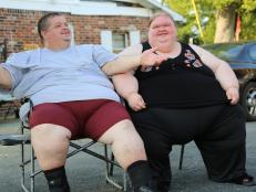Chris and Tammy sit outside before their bariatric doctor appointment.