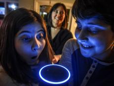 BETHESDA, MD - JANUARY 29:
Laura Labovich, background, and her children Asher, right, 13, and Emerson, left, 10, with the family "Alexa", an artificial intelligence device, on January, 29, 2017 in Bethesda, MD.
(Photo by Bill O'Leary/The Washington Post via Getty Images)