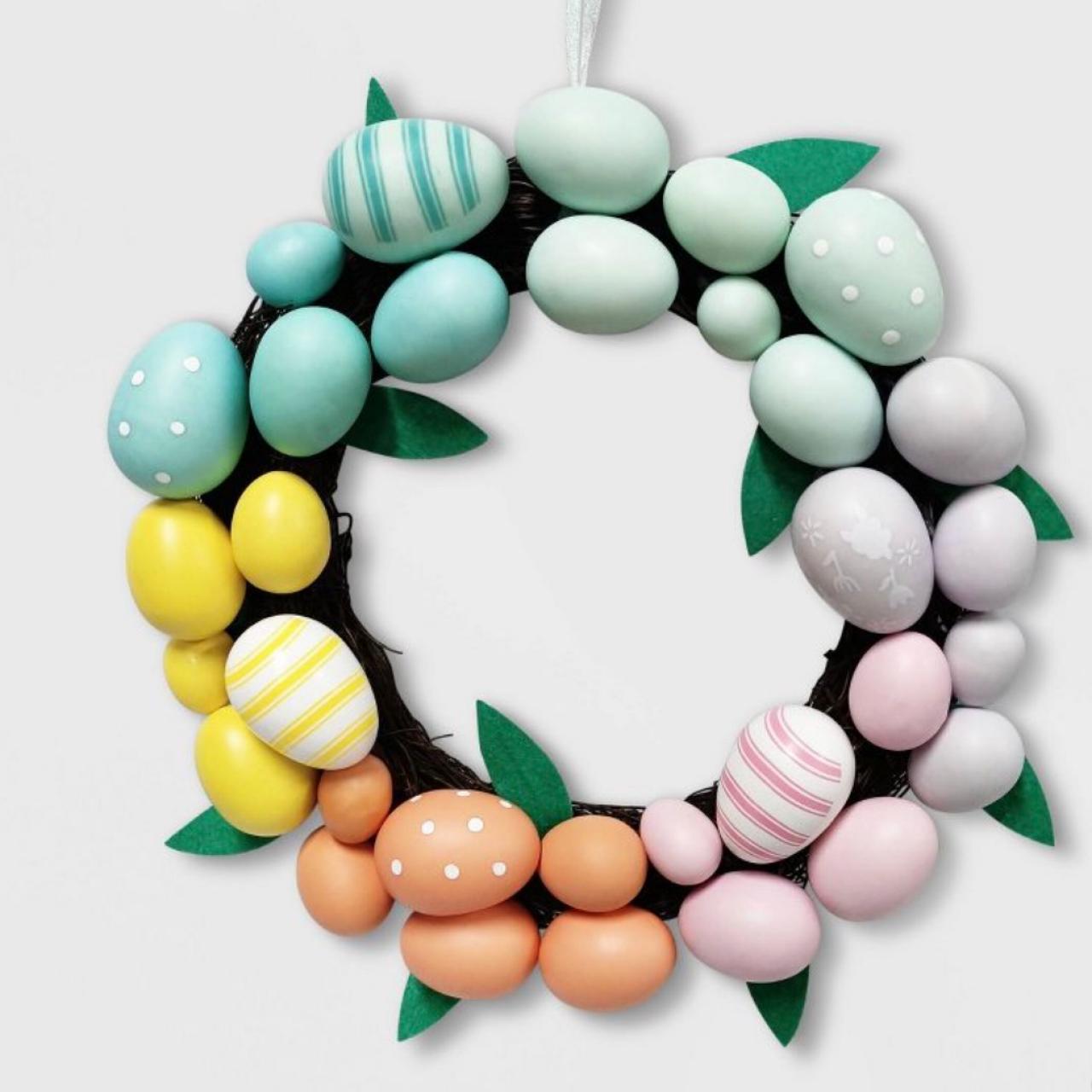 https://tlc.sndimg.com/content/dam/images/tlc/tlcme/fullset/2022/march/Easter%20Party%20Wreath.jpg.rend.hgtvcom.1280.1280.suffix/1646837401604.jpeg