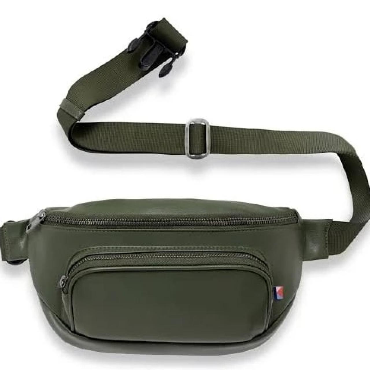 Best Dupes for the Lululemon Everywhere Belt Bag | TLC.com Best Dupes for the Lululemon Everywhere Belt Bag | TLC.com