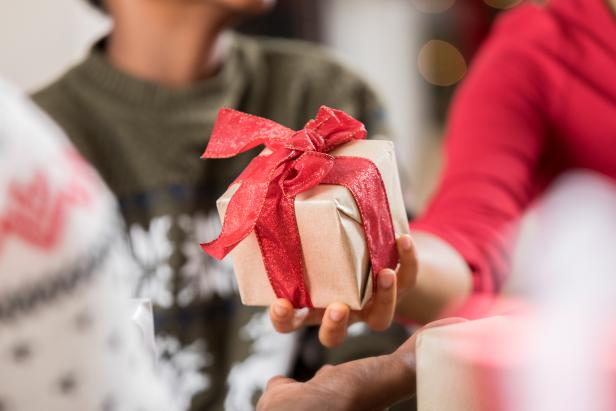 2018 Gift Guide: Secret Santa Under $30 - Life By Lee