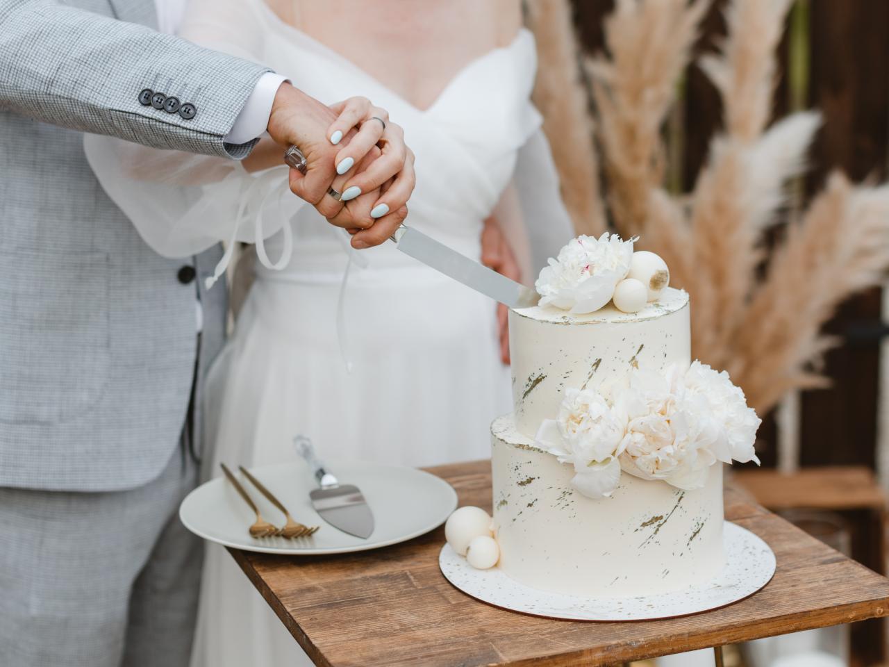 Most Popular Wedding Cake Flavors of 2023 | TLC.com