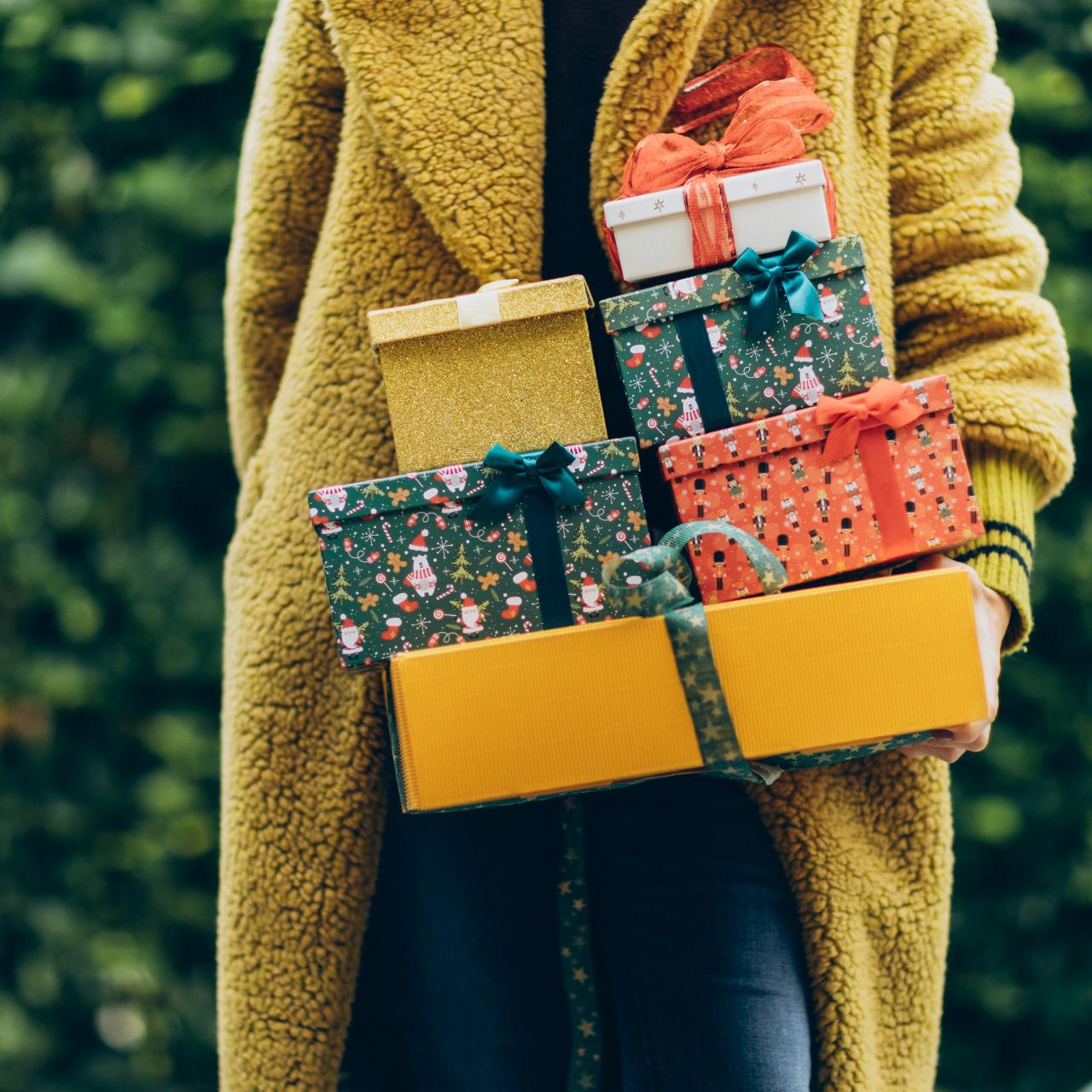 How Cute Are These Louis Vuitton Coffee Cup And Pizza Box Bags?