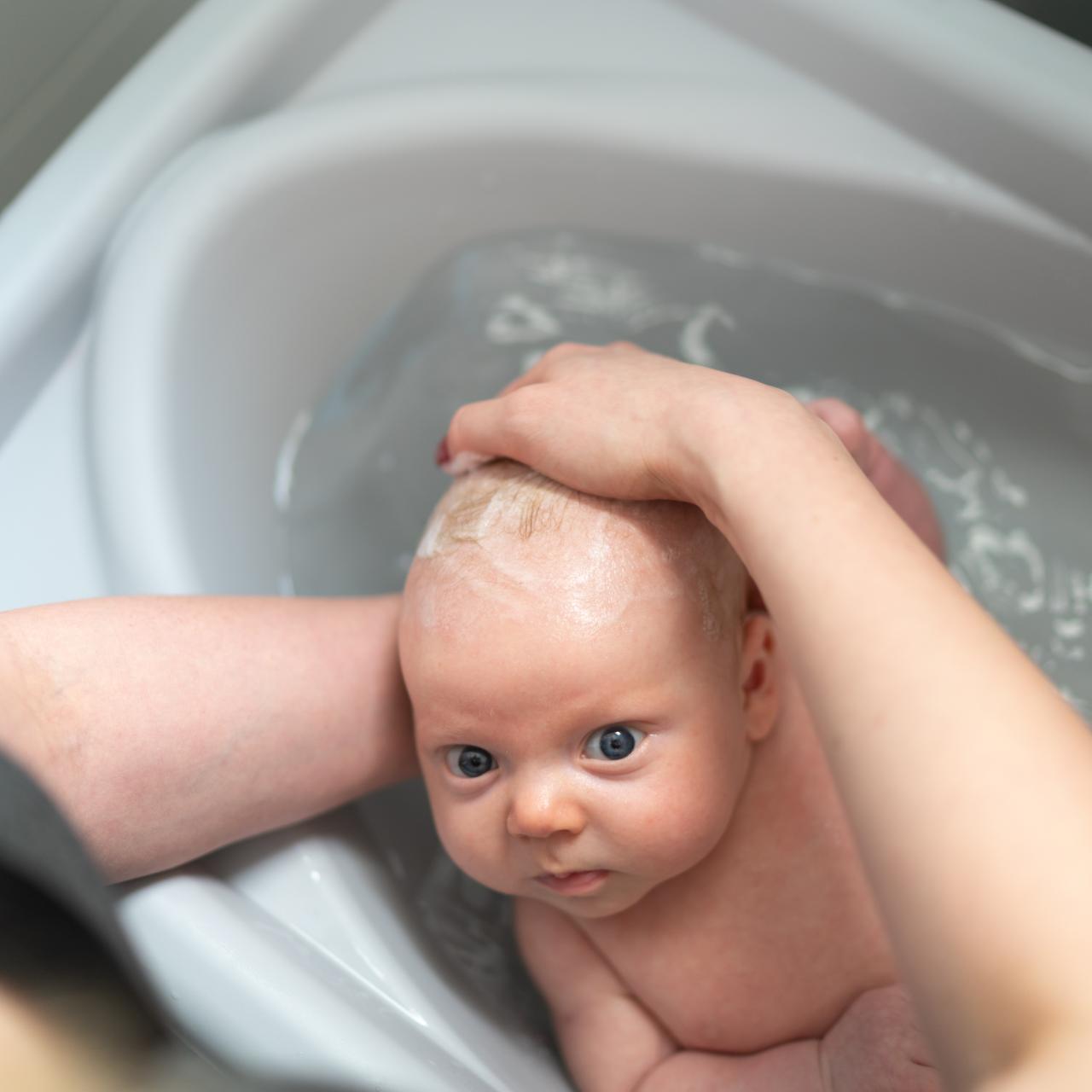 https://tlc.sndimg.com/content/dam/images/tlc/tlcme/fullset/2023/october/LEAD_baby-bath-GettyImages-1082996904.jpg.rend.hgtvcom.1280.1280.suffix/1698161720531.jpeg