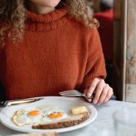 Portrait of a happy woman having breakfast at a cafe in London - food and drinks concepts 