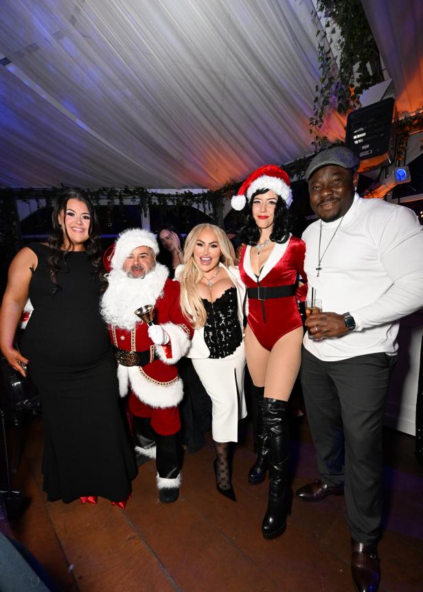 Photos from the Exclusive 90 Day Fiance Holiday Party | TLC.com