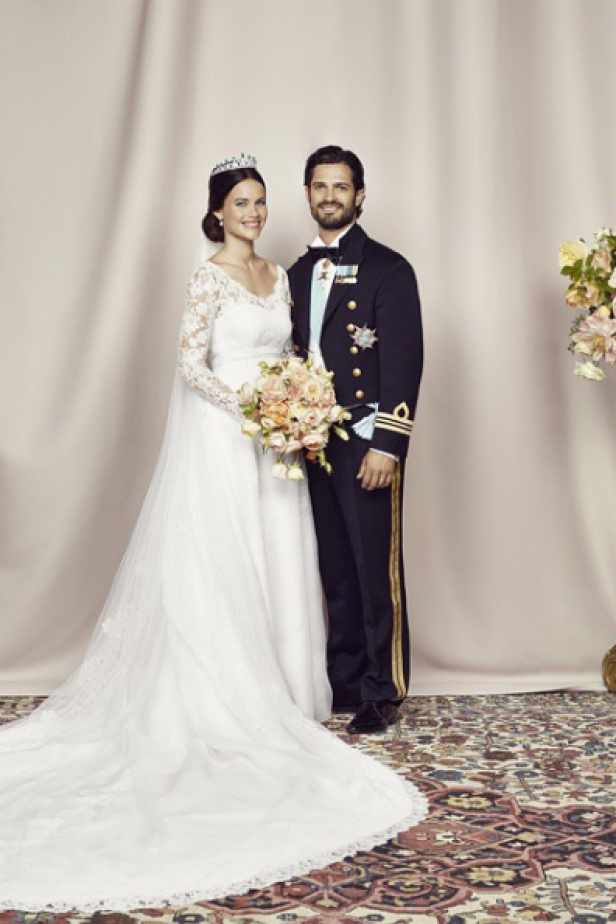 Meghan Markle's Royal Wedding Dress Compared To Kate Middleton's Wedding  Dress