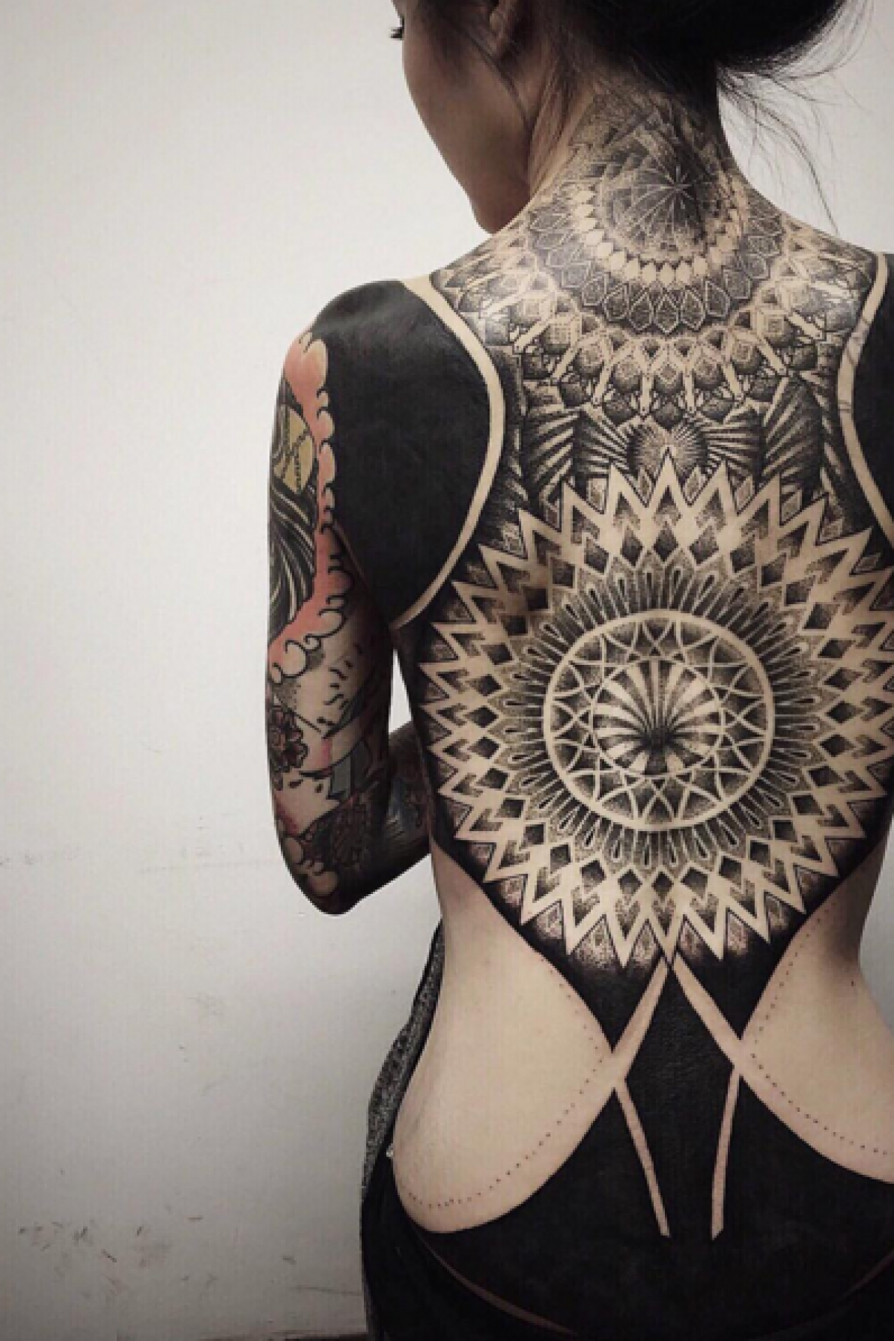 15 Breathtakingly Beautiful Pictures of Blackout Tattoos