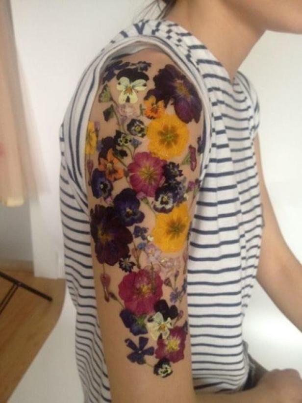 Dried flower tattoos are a thing