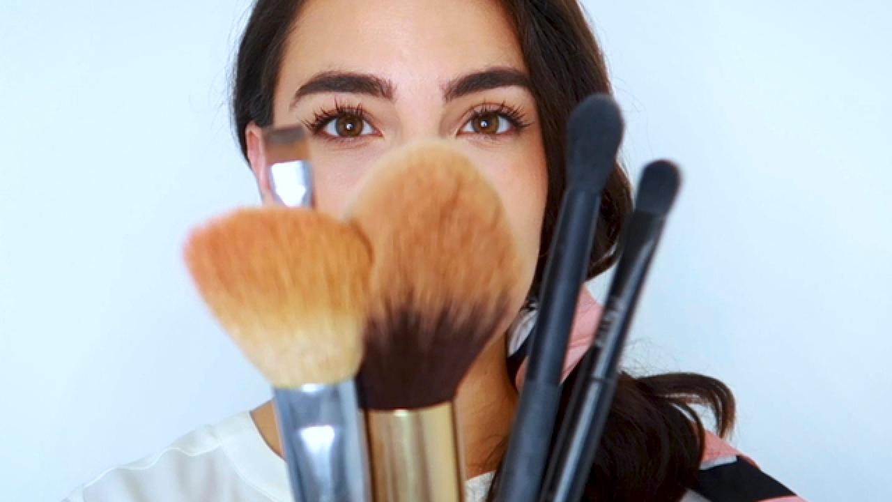 The 5 Essential Makeup Brushes